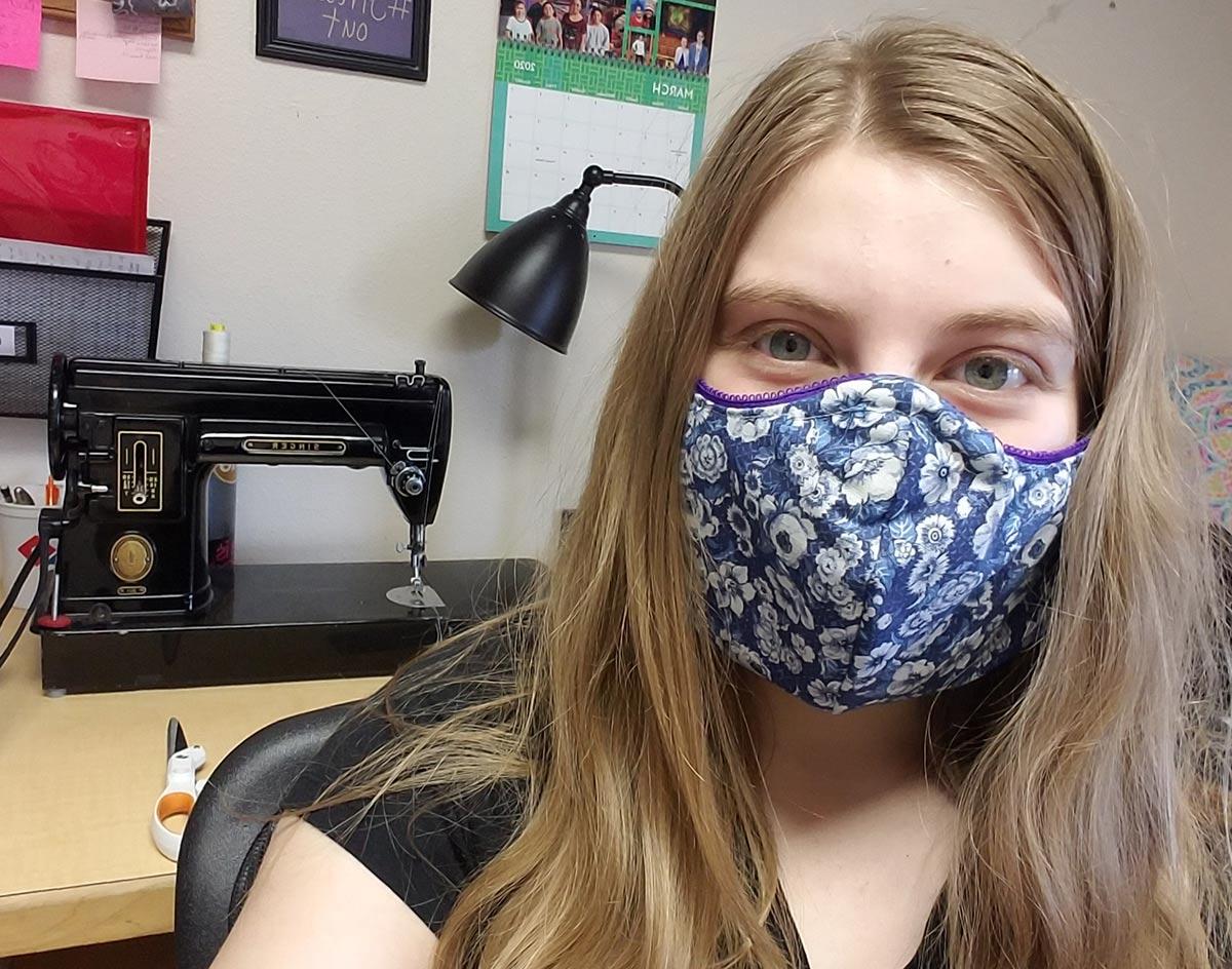  Student wearing a mask